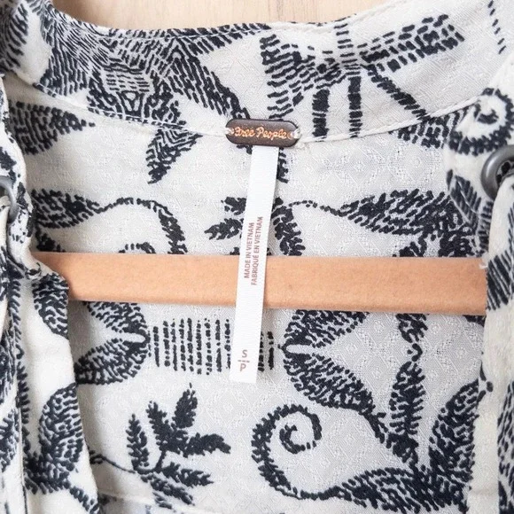 Free People Mia Tunic Top Small White Black Long Sleeve Aztec Boho Peasant Flowy - Picture 6 of 9